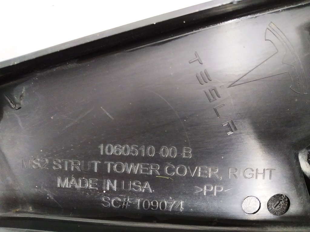 8 Capac sticla fata dreapta plastic Tesla model S REST 1060510-00-B